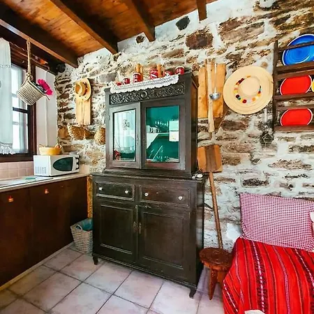 بيت ريفي Stratos Artdeco House 4*