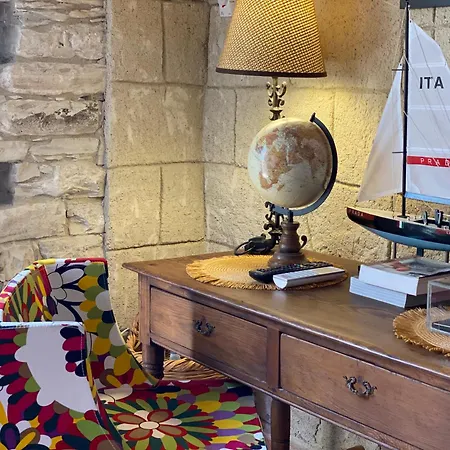 Stratos Artdeco House 4* كالافاسوس