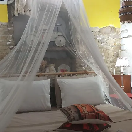 Inn Stratos Artdeco House