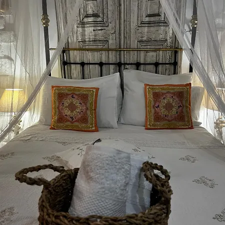 Han/Misafirhane Stratos Artdeco House 4*